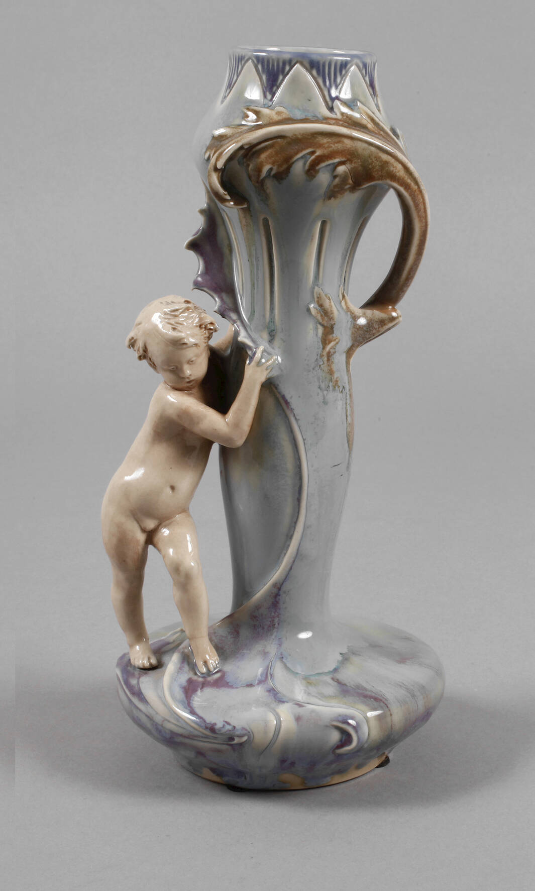 Hippolyte Boulenger & Cie. Vase mit Putto