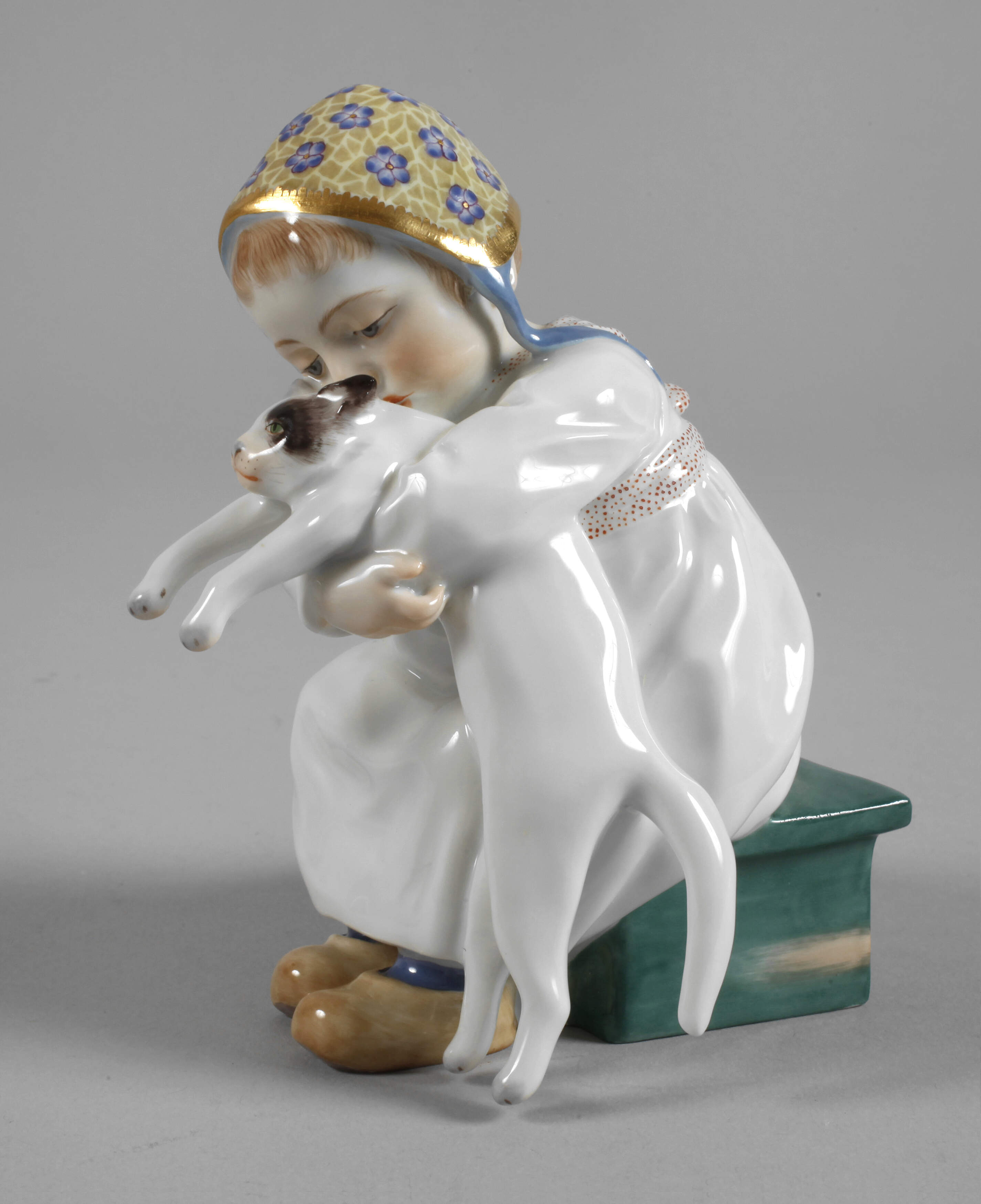 Meissen "Kind mit Katze im Arm"