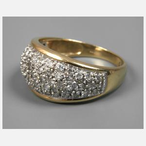 Goldring mit Diamanten