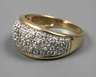 Goldring mit Diamanten