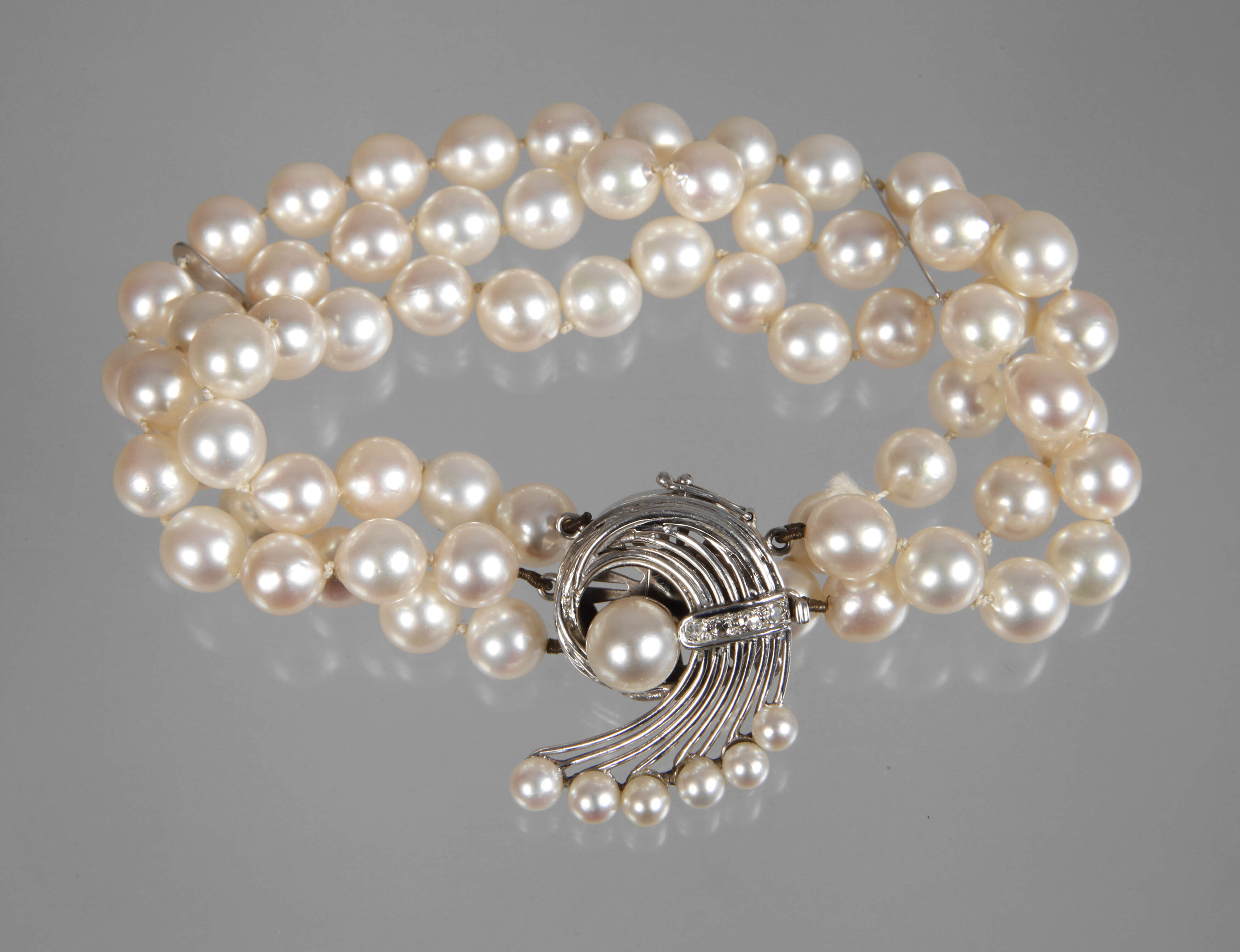 Perlenarmband mit Diamanten