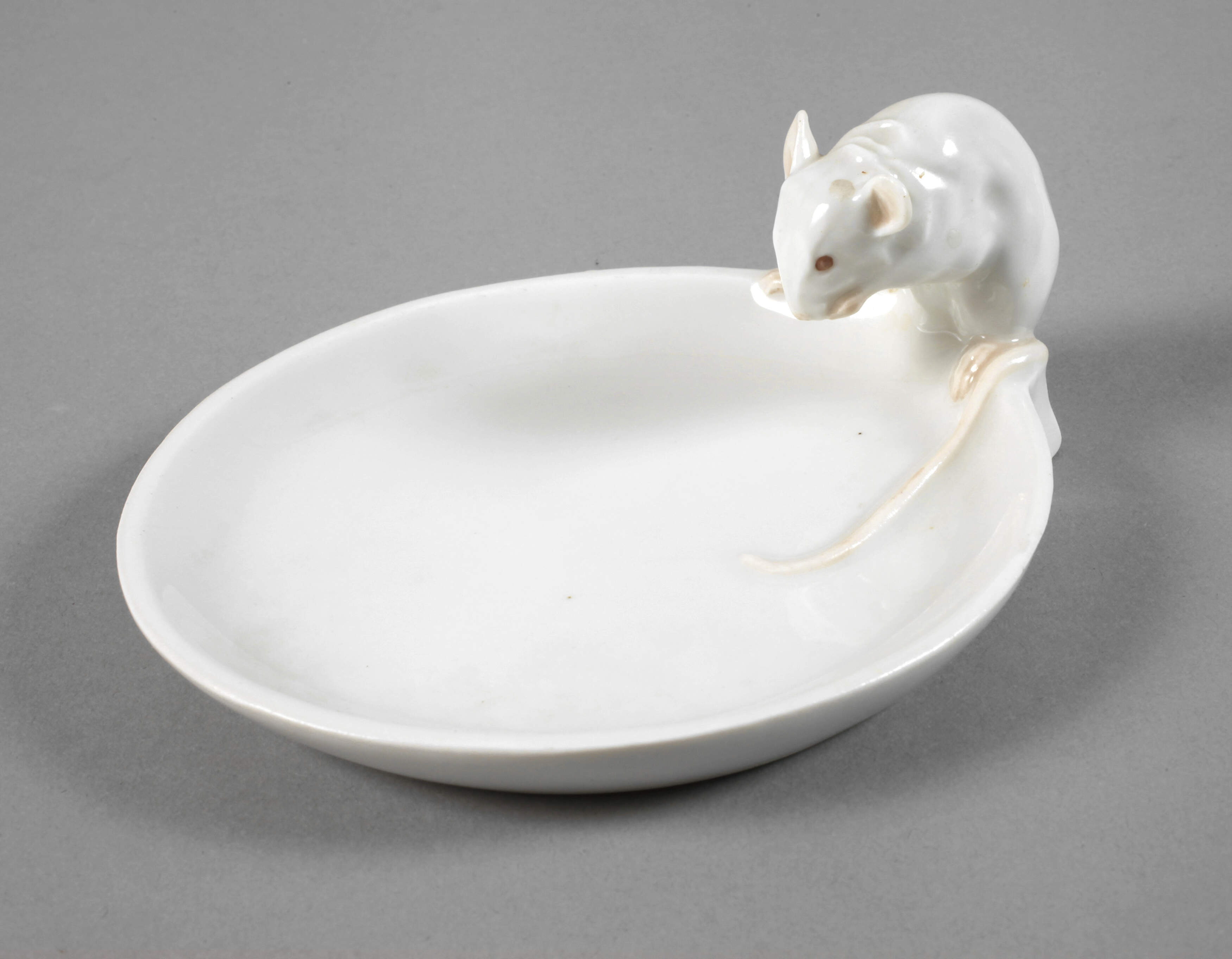 Meissen "Maus auf Schale"