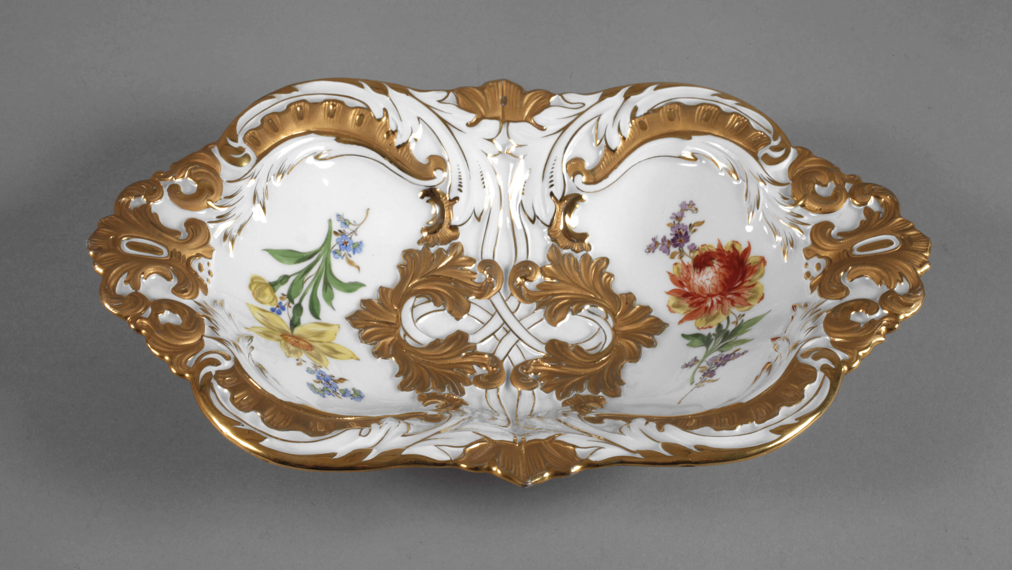 Meissen ovale Prunkschale "Blume 2"