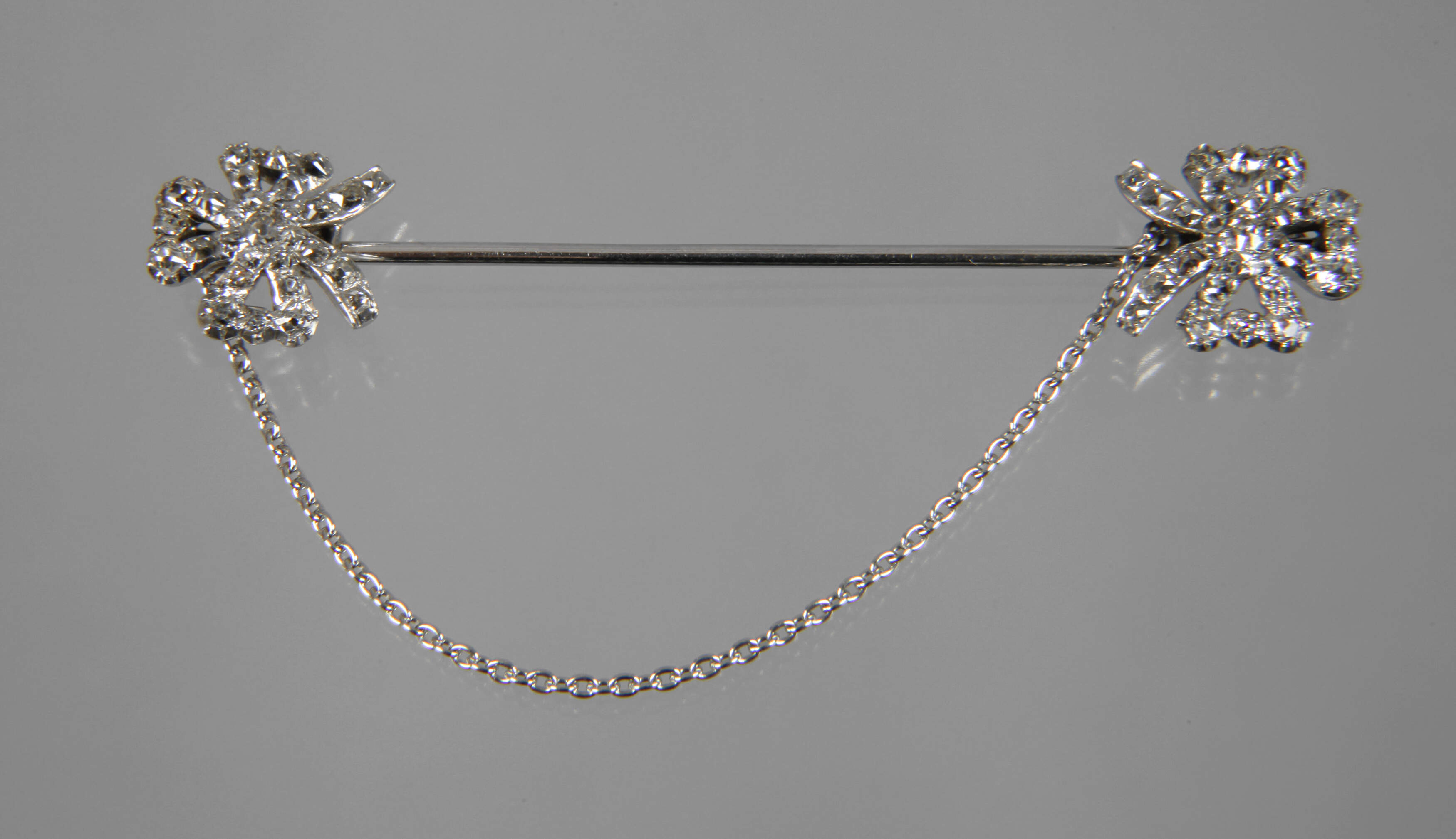 Anstecknadel mit Diamanten