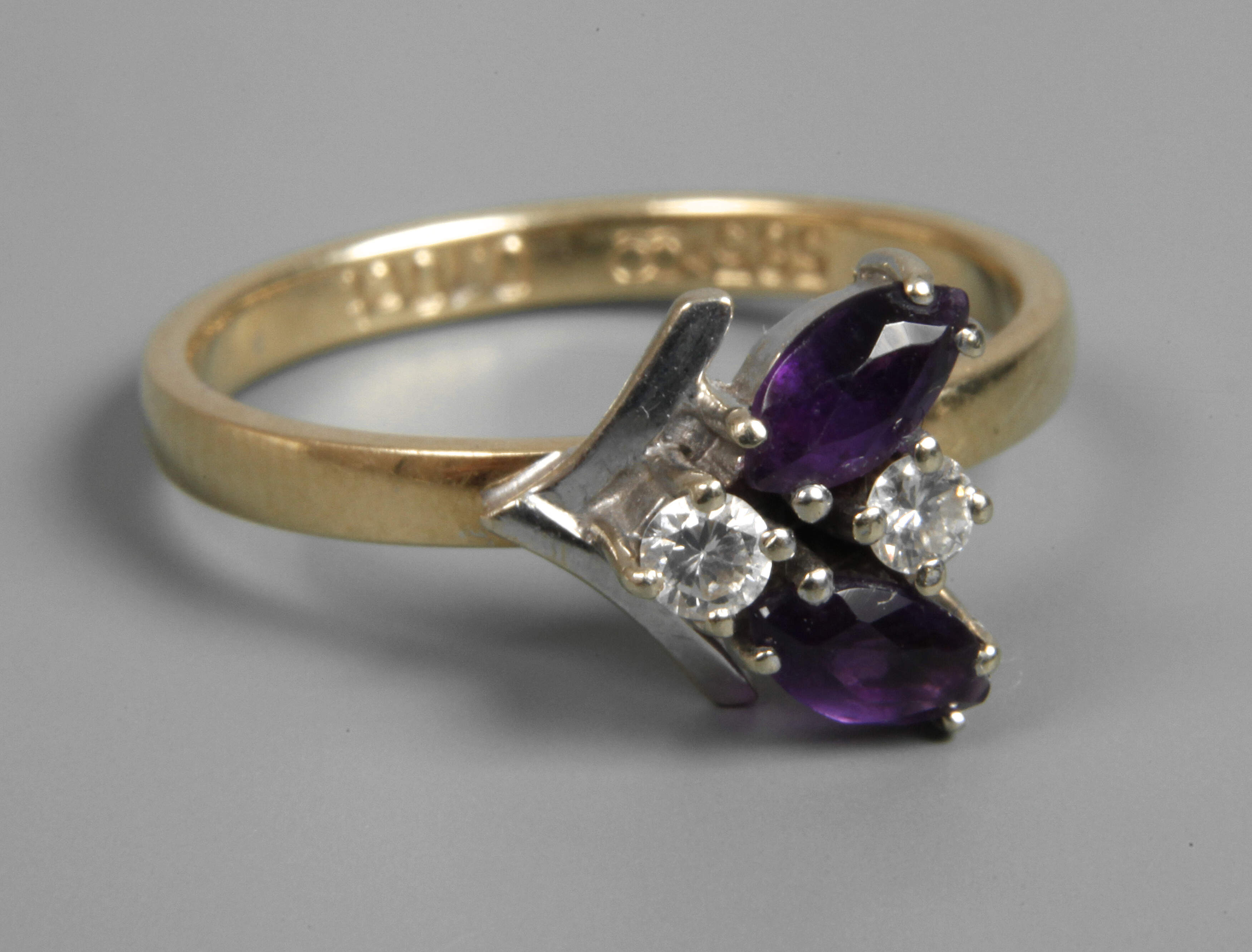 Damenring mit Amethysten und Brillanten