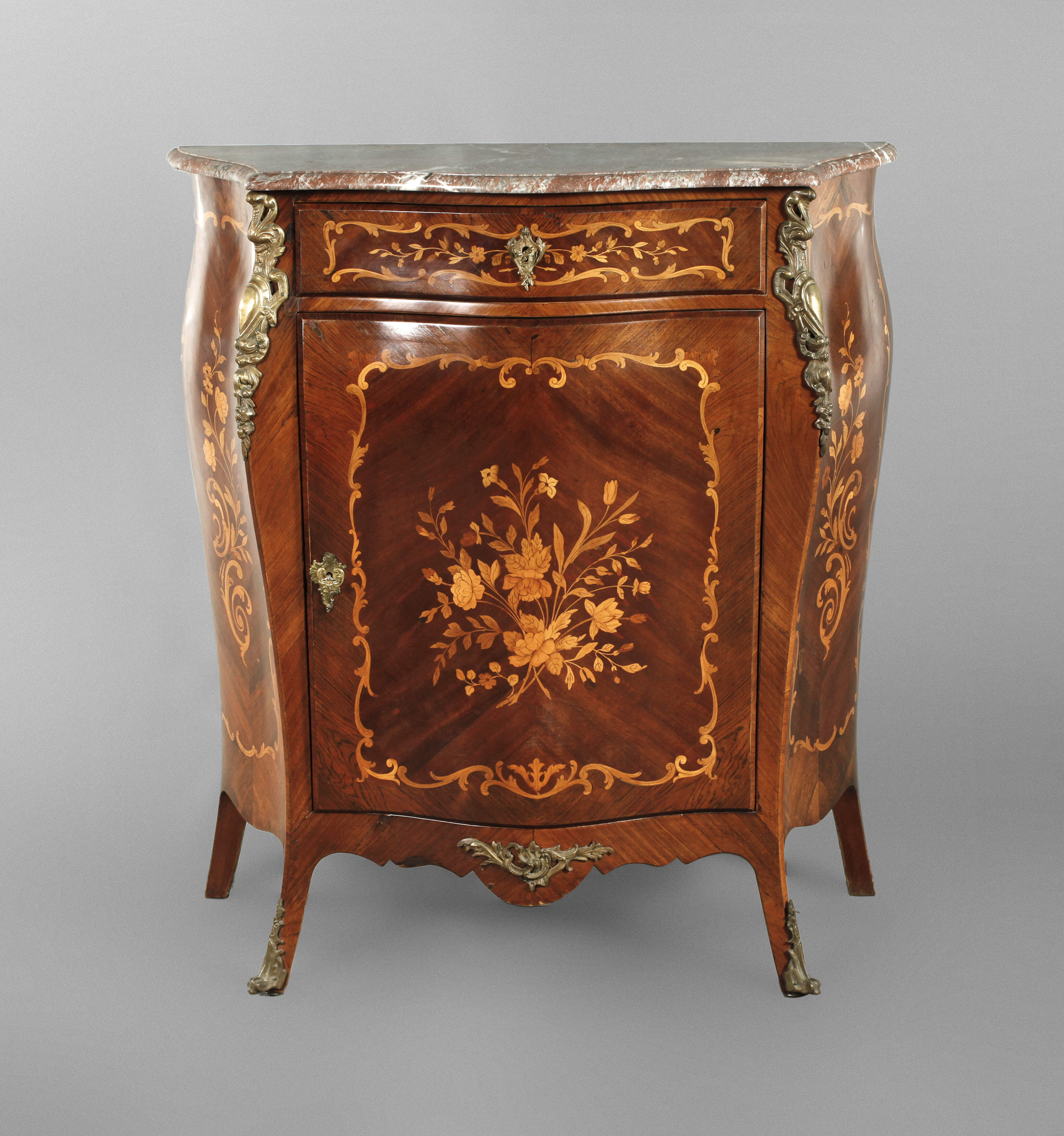 Halbschrank im Louis XV.-Stil