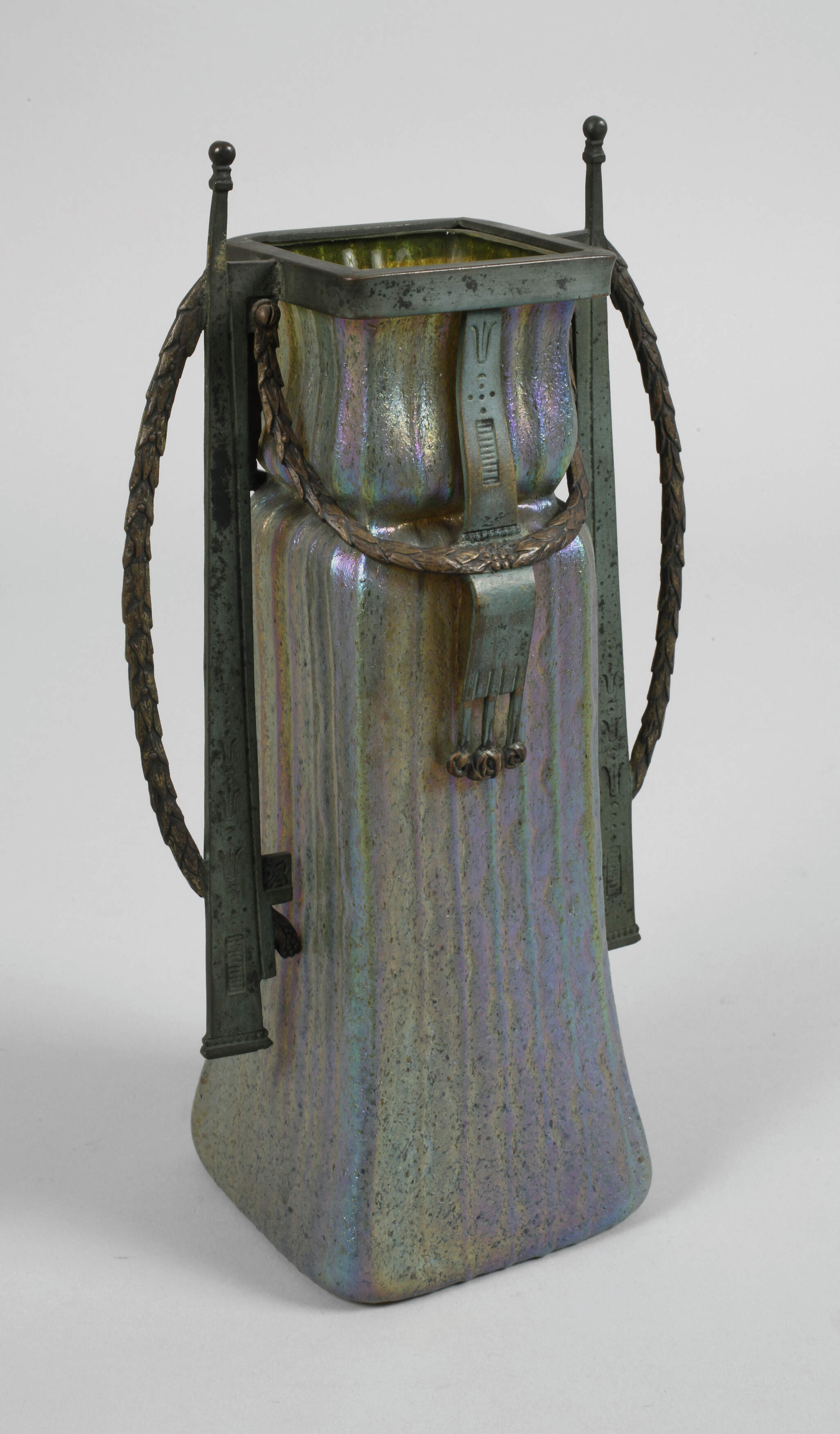 Wilhelm Kralik Sohn, Vase mit Metallmontur