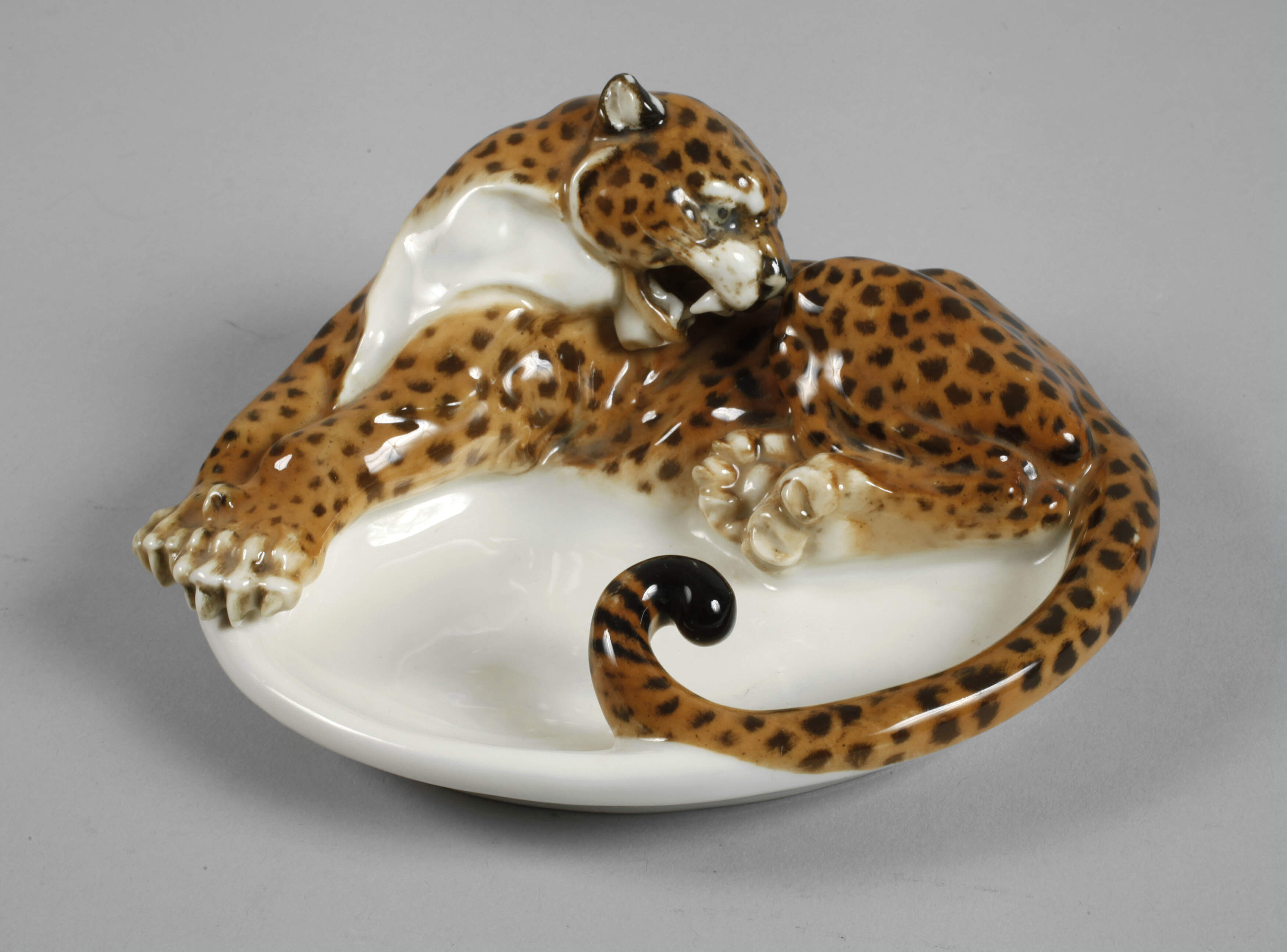 Hutschenreuther "Ascher mit Leopard"