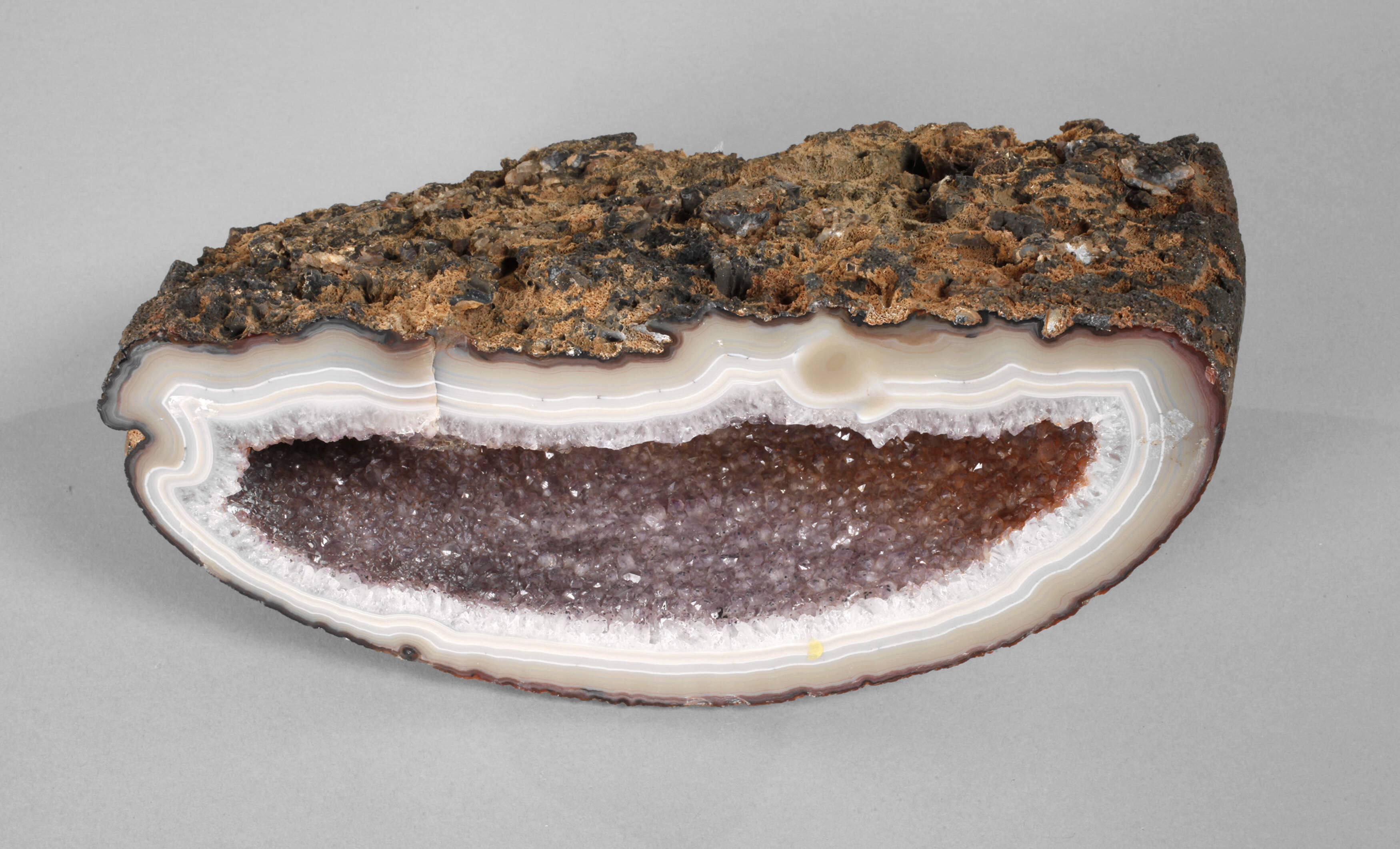 Achatgeode mit Amethyst