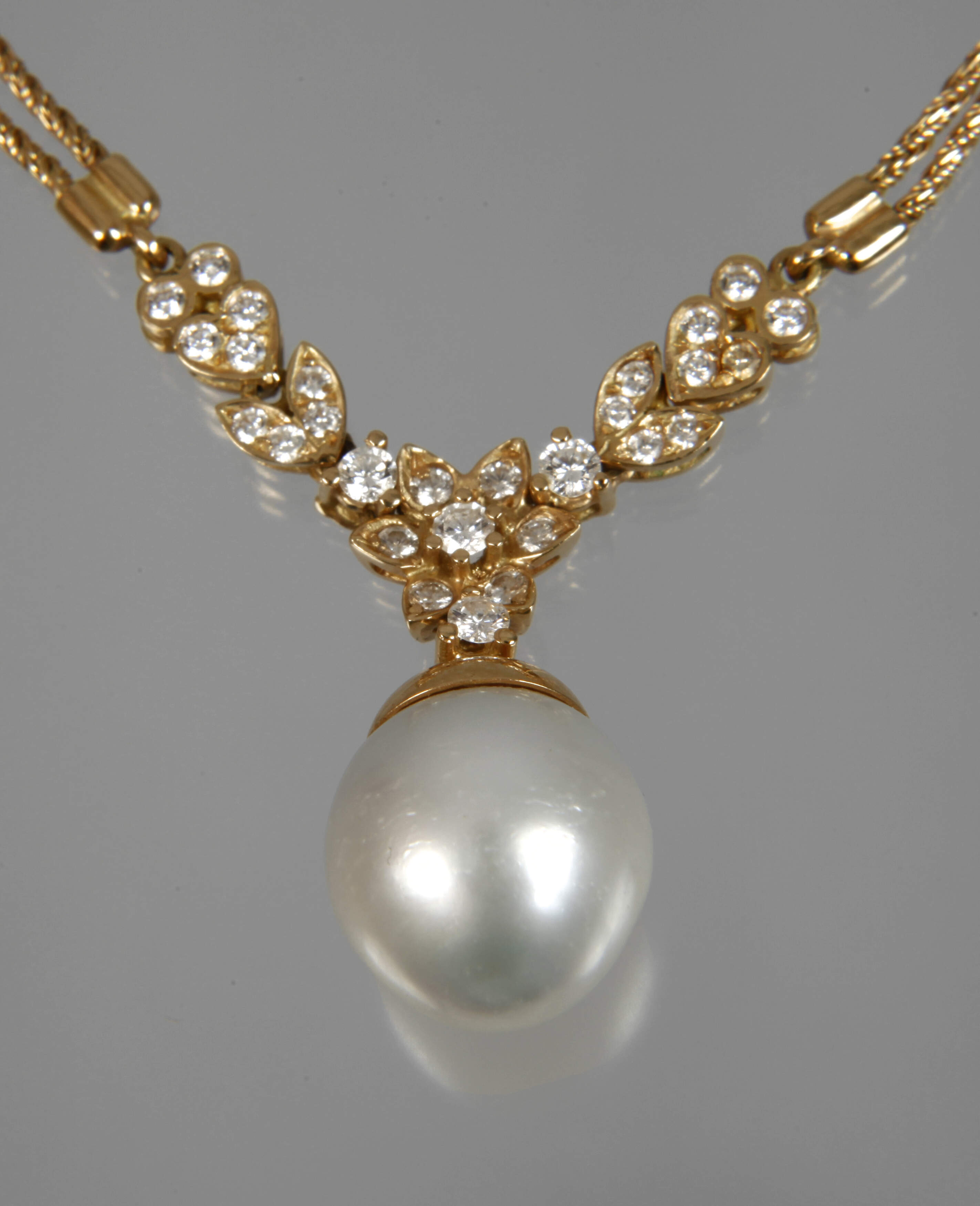 Collier mit Brillanten und Perle