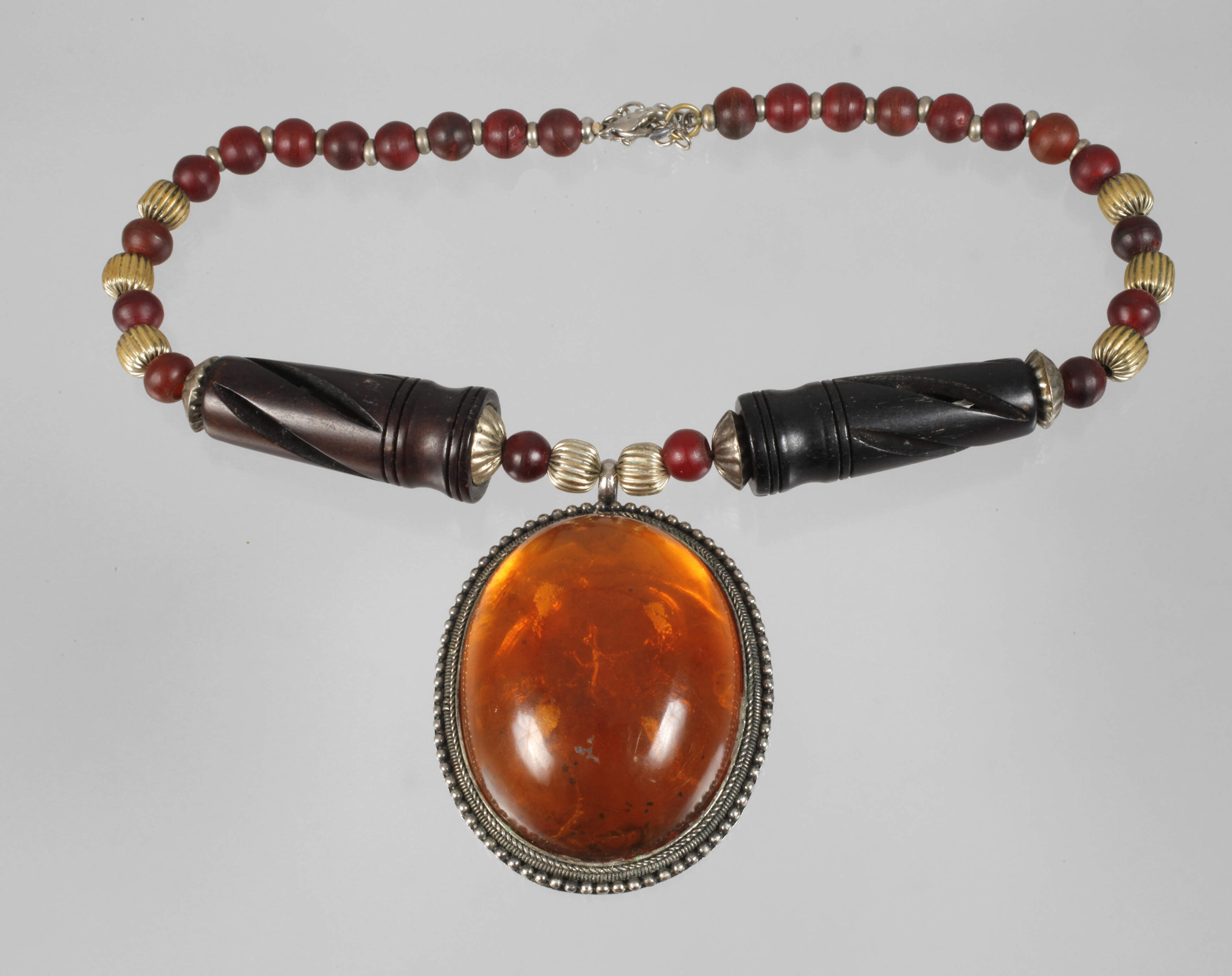 Großes Collier mit Bernstein