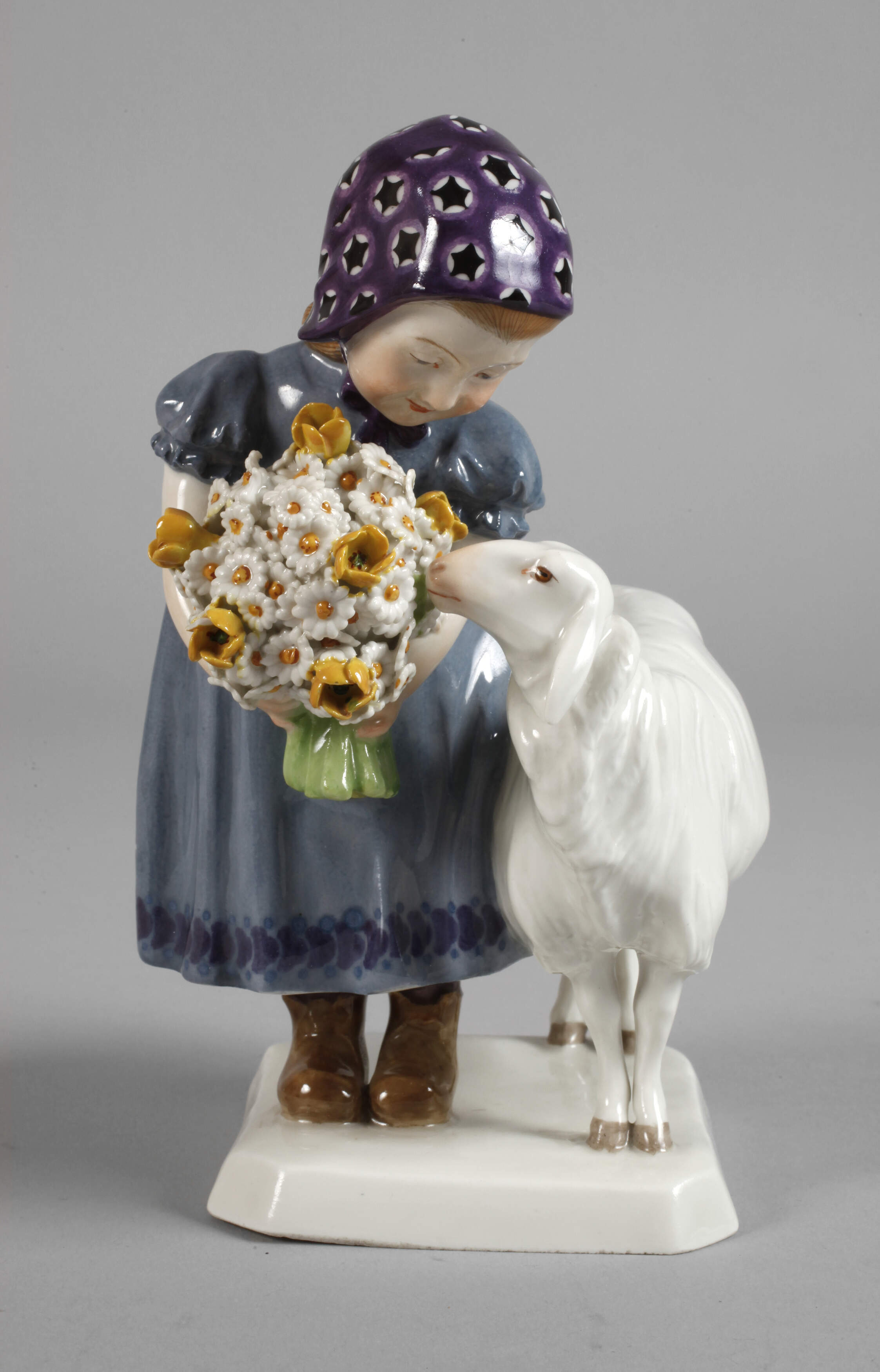 Meissen ”Mädchen mit Schaf”