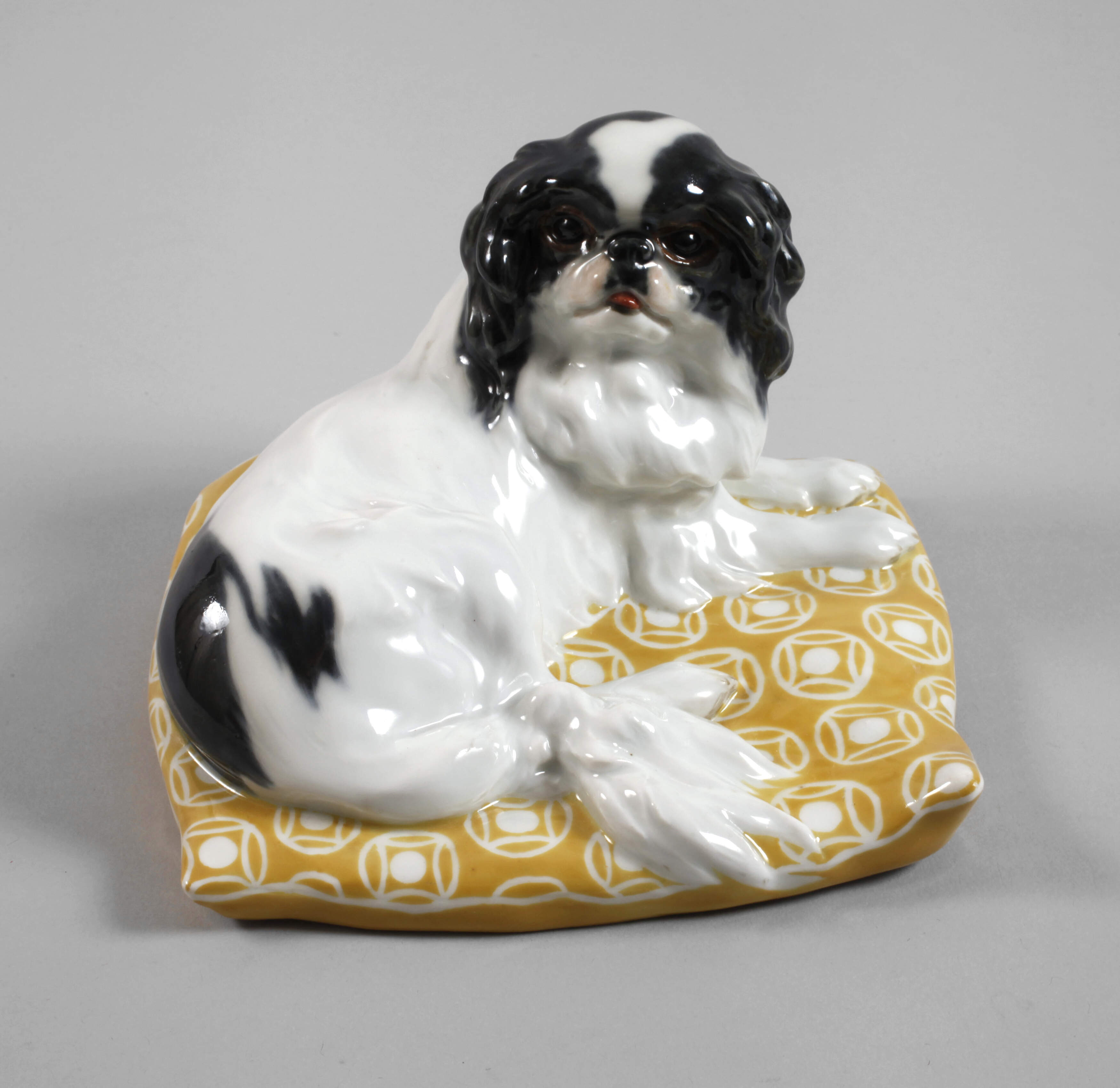 Meissen "Japanischer Chinhund auf Kissen"