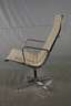 Sessel Charles & Ray Eames EA 119