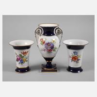 Meissen Prunkvase und Vasenpaar "Blumenbukett"111