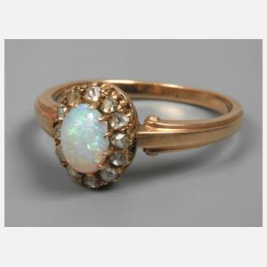 Damenring mit Edelopal und Diamanten