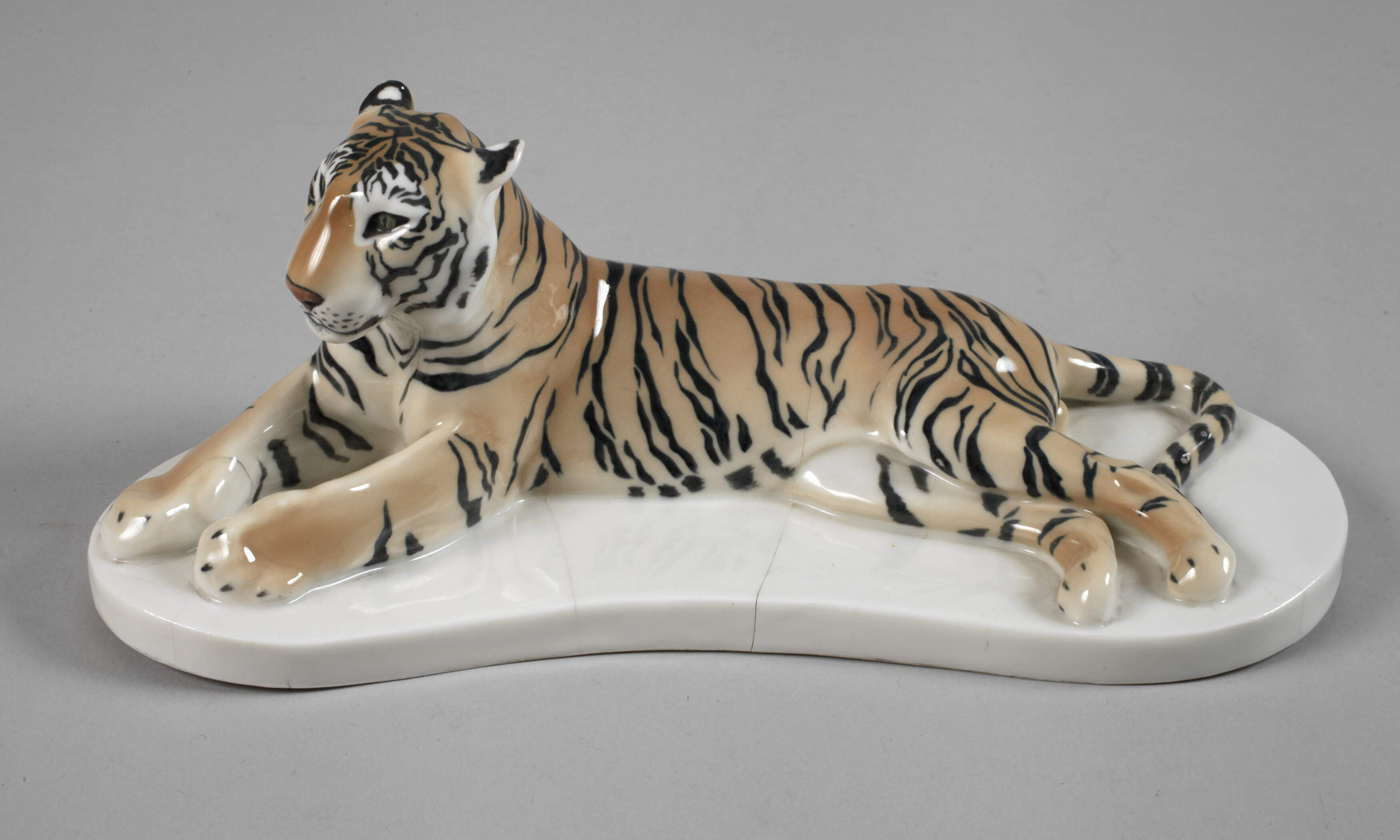 Meissen liegender "Tiger"