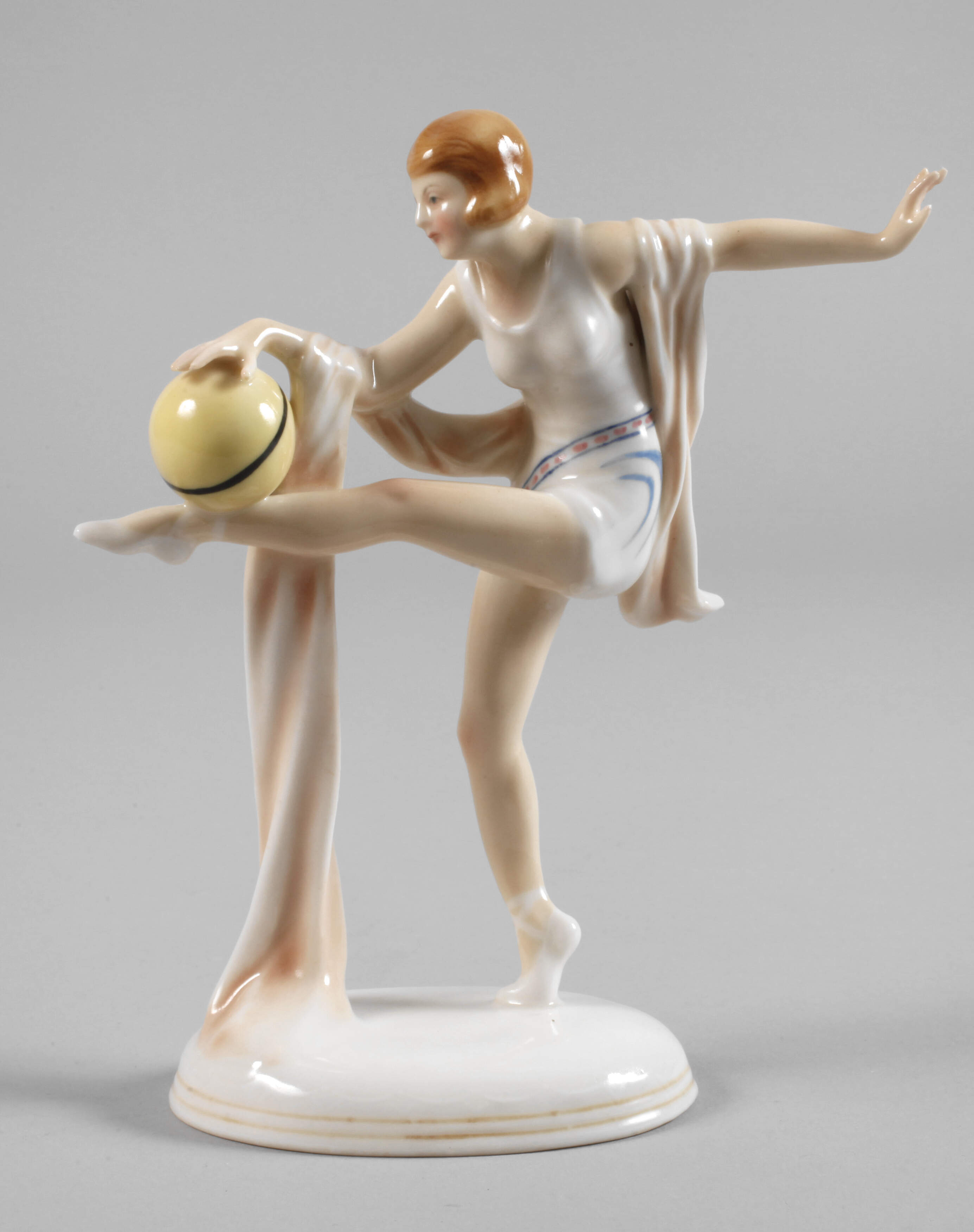 Karl Ens Volkstedt Turnerin mit Ball